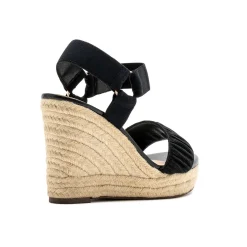 Hot Bahamas Platforms